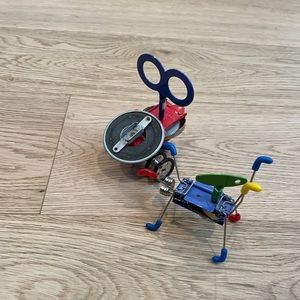 2 fun metal wind up toys